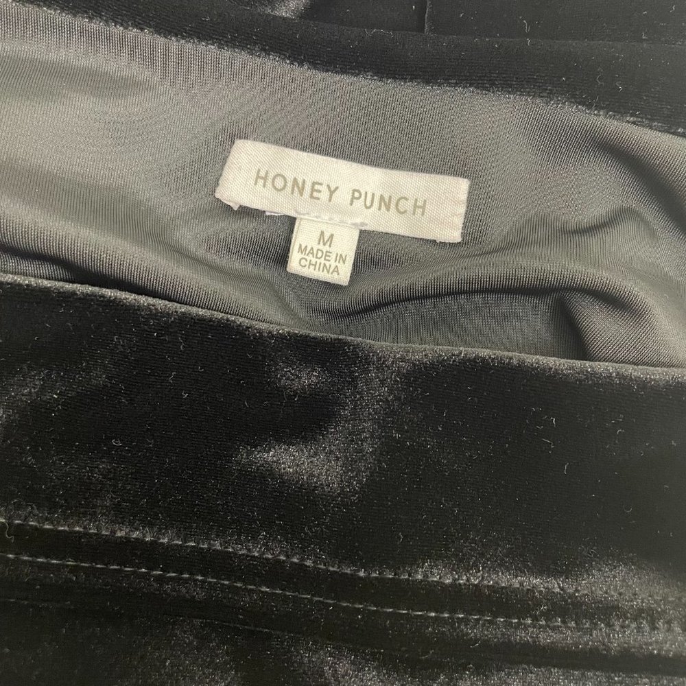 HONEY PUNCH Black Cold Shoulder Velvet Mini Dress - Picture 3 of 7